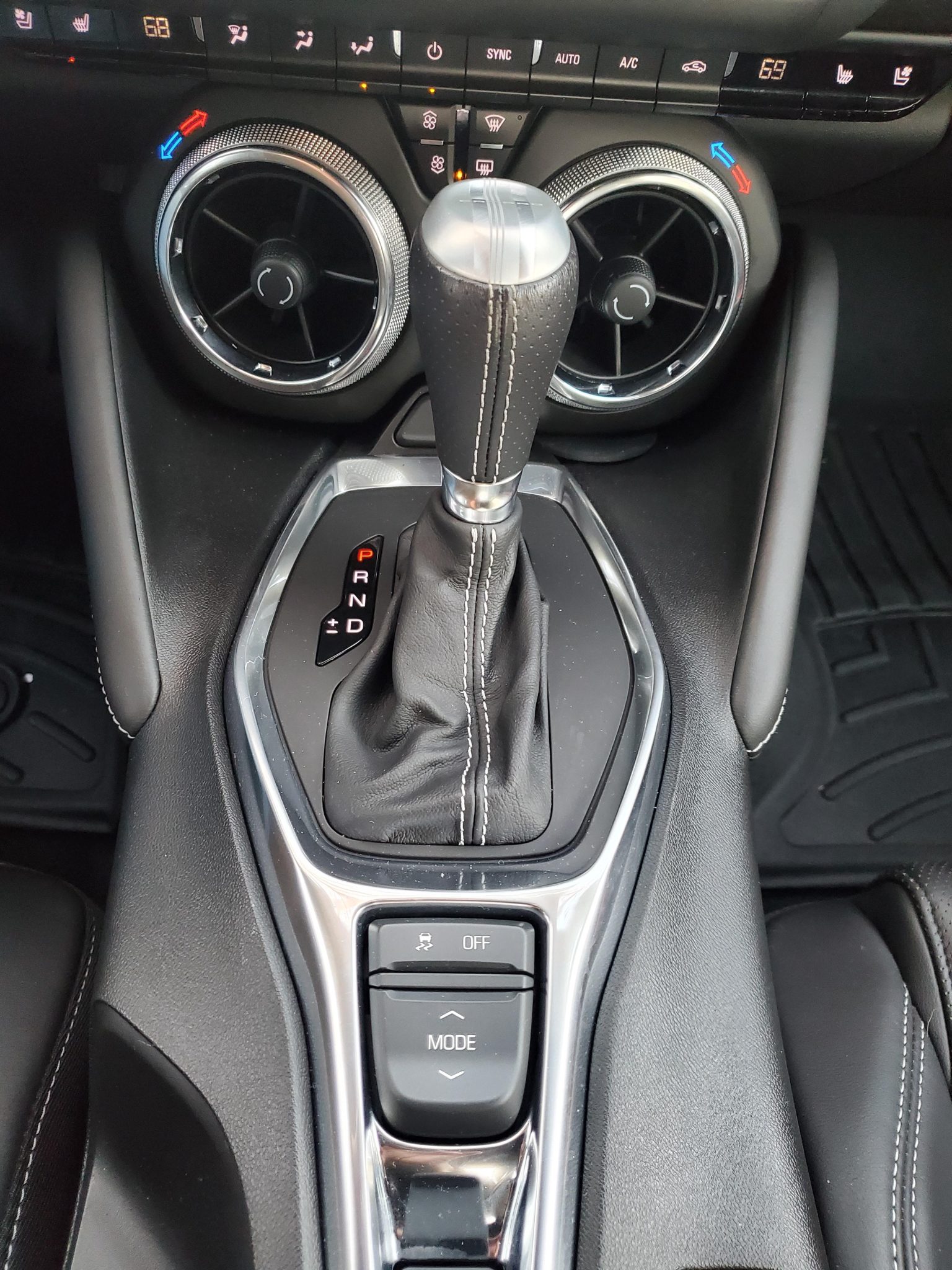 2019 Chevrolet Camaro photo 2