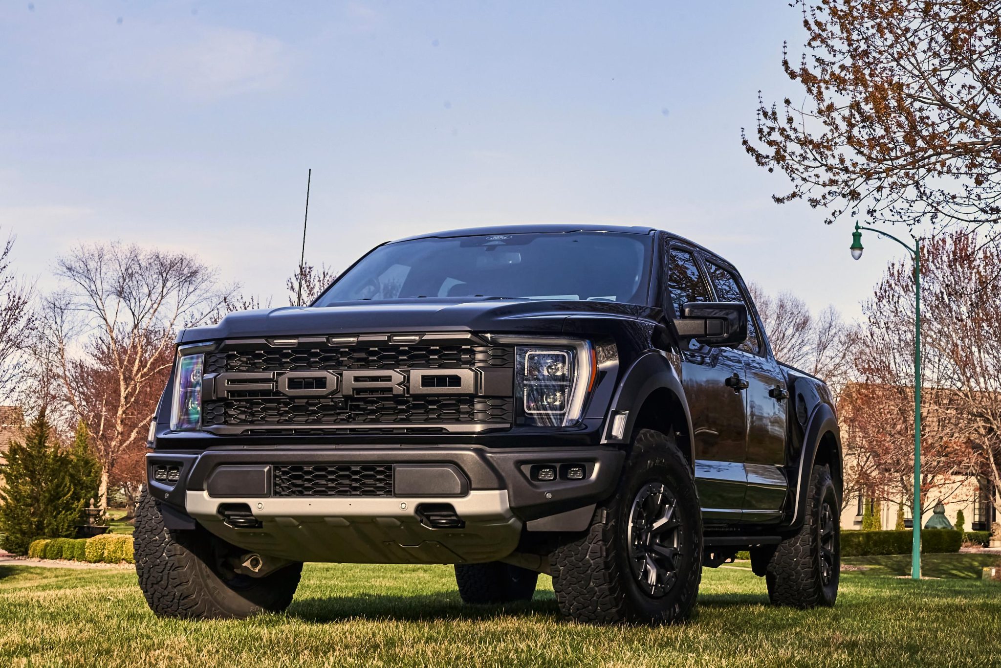 2022 Ford F-150 Raptor SuperCrew photo 4