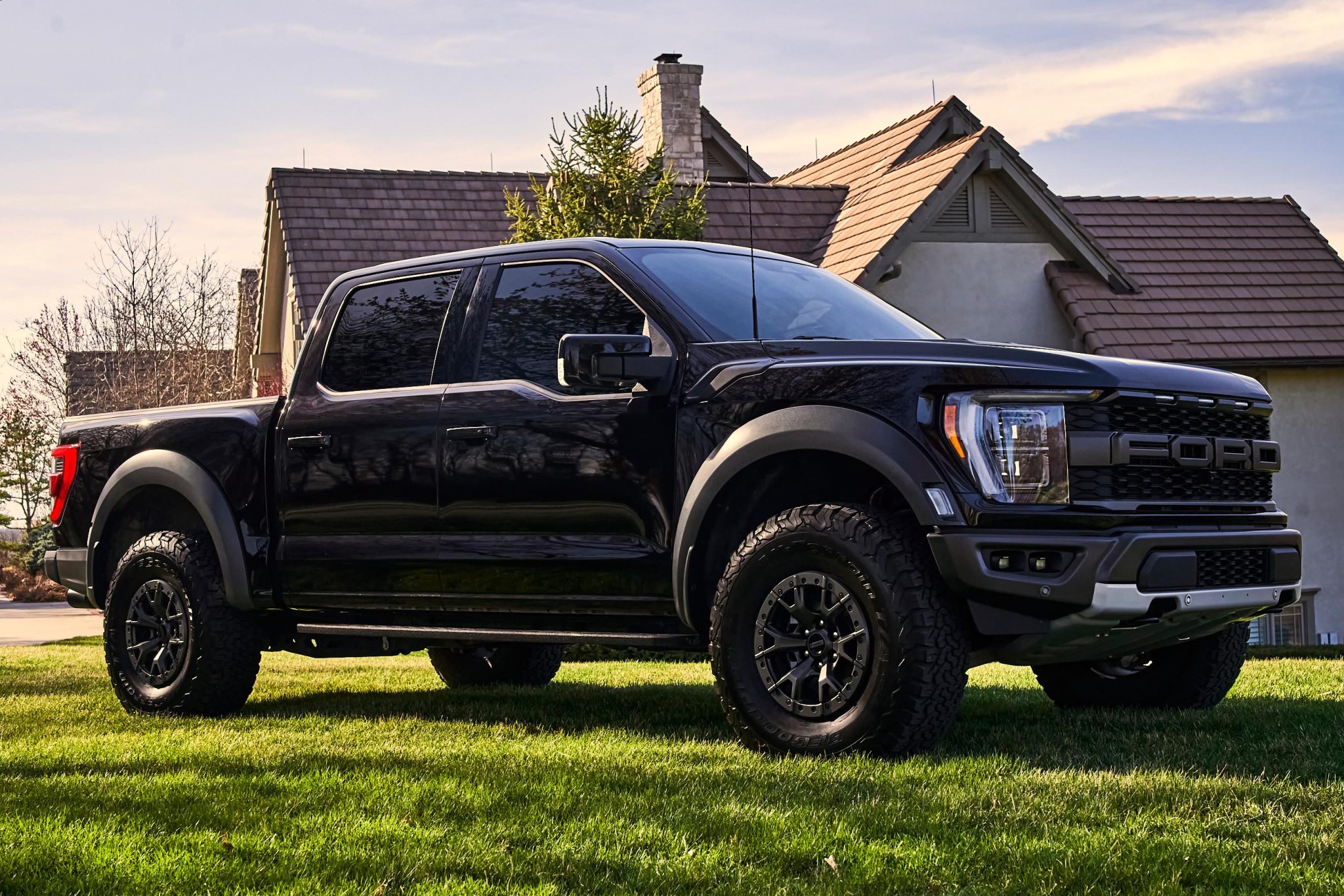 2022 Ford F-150 Raptor SuperCrew photo 5