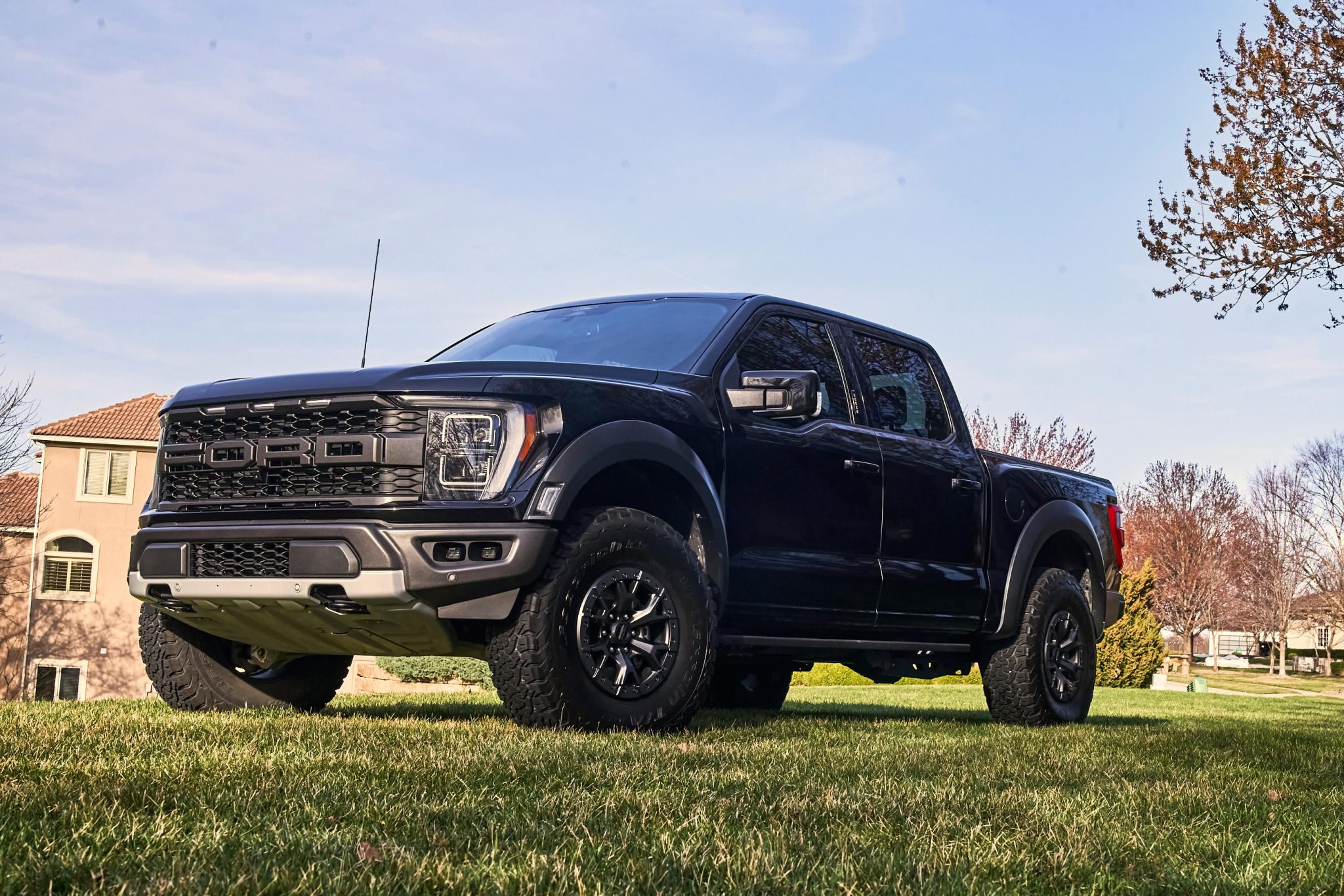 2022 Ford F-150 Raptor SuperCrew photo 7