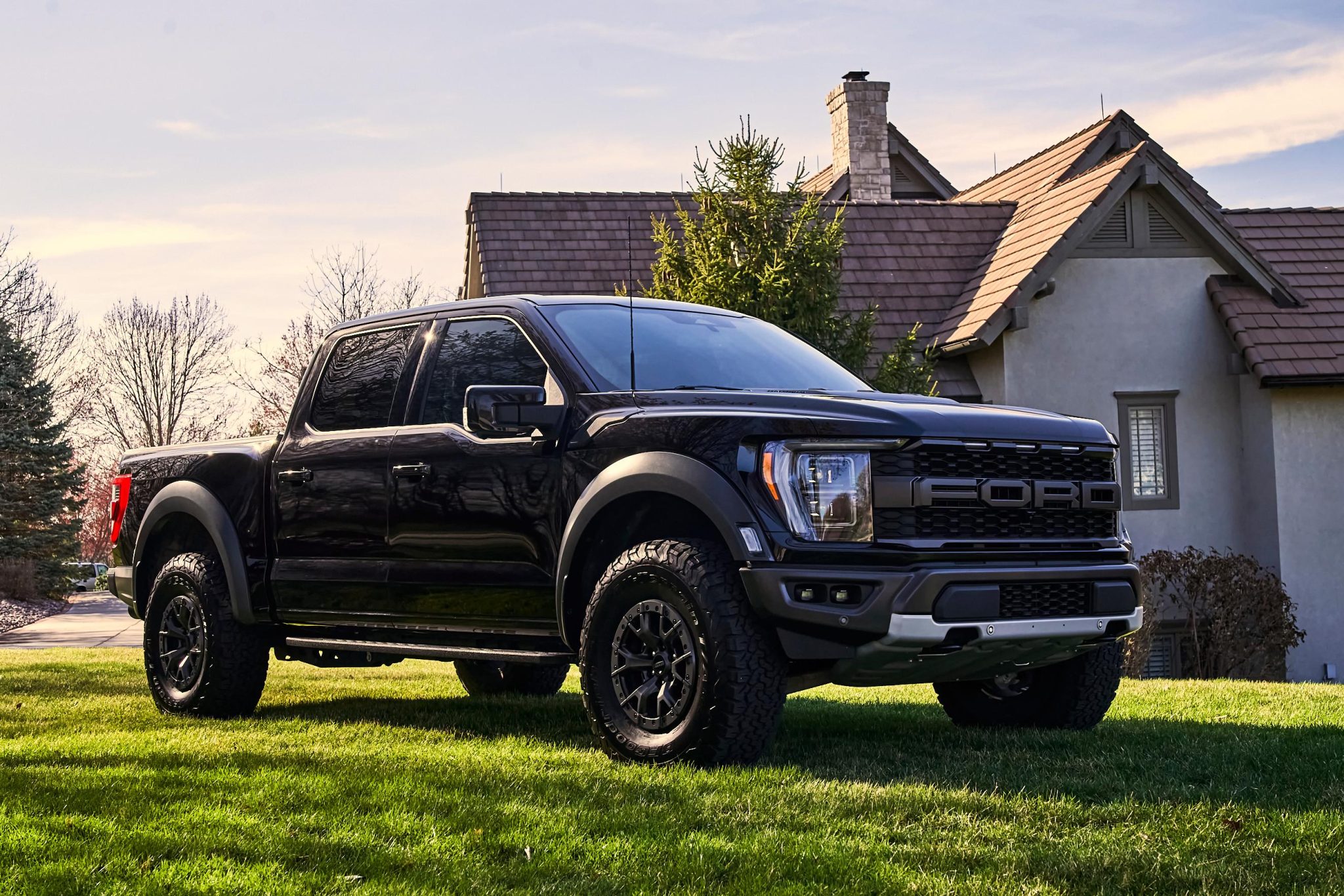 2022 Ford F-150 Raptor SuperCrew photo 8