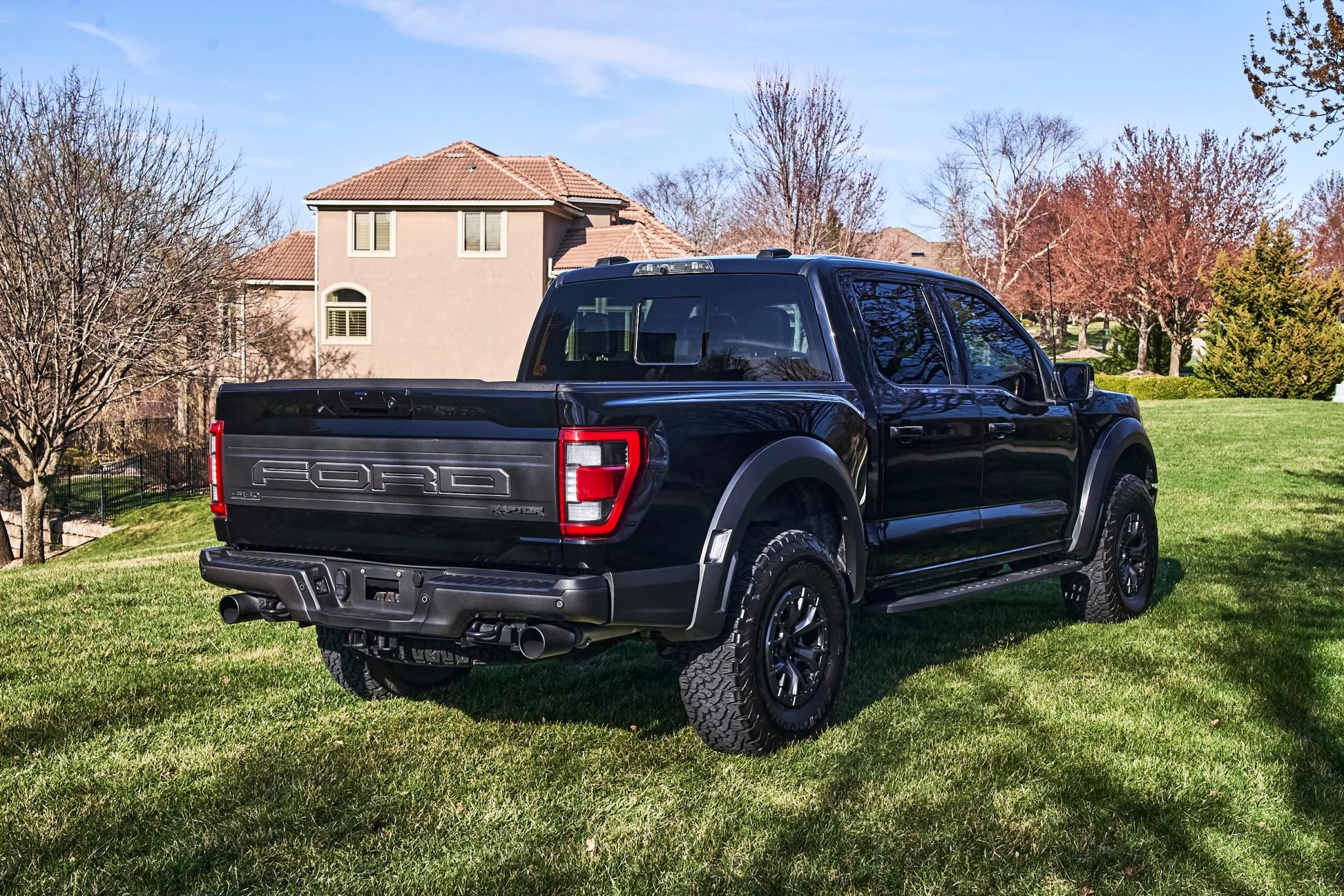 2022 Ford F-150 Raptor SuperCrew photo 10