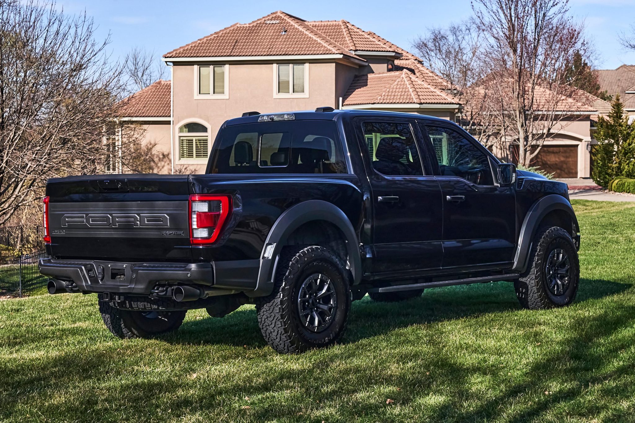2022 Ford F-150 Raptor SuperCrew photo 11
