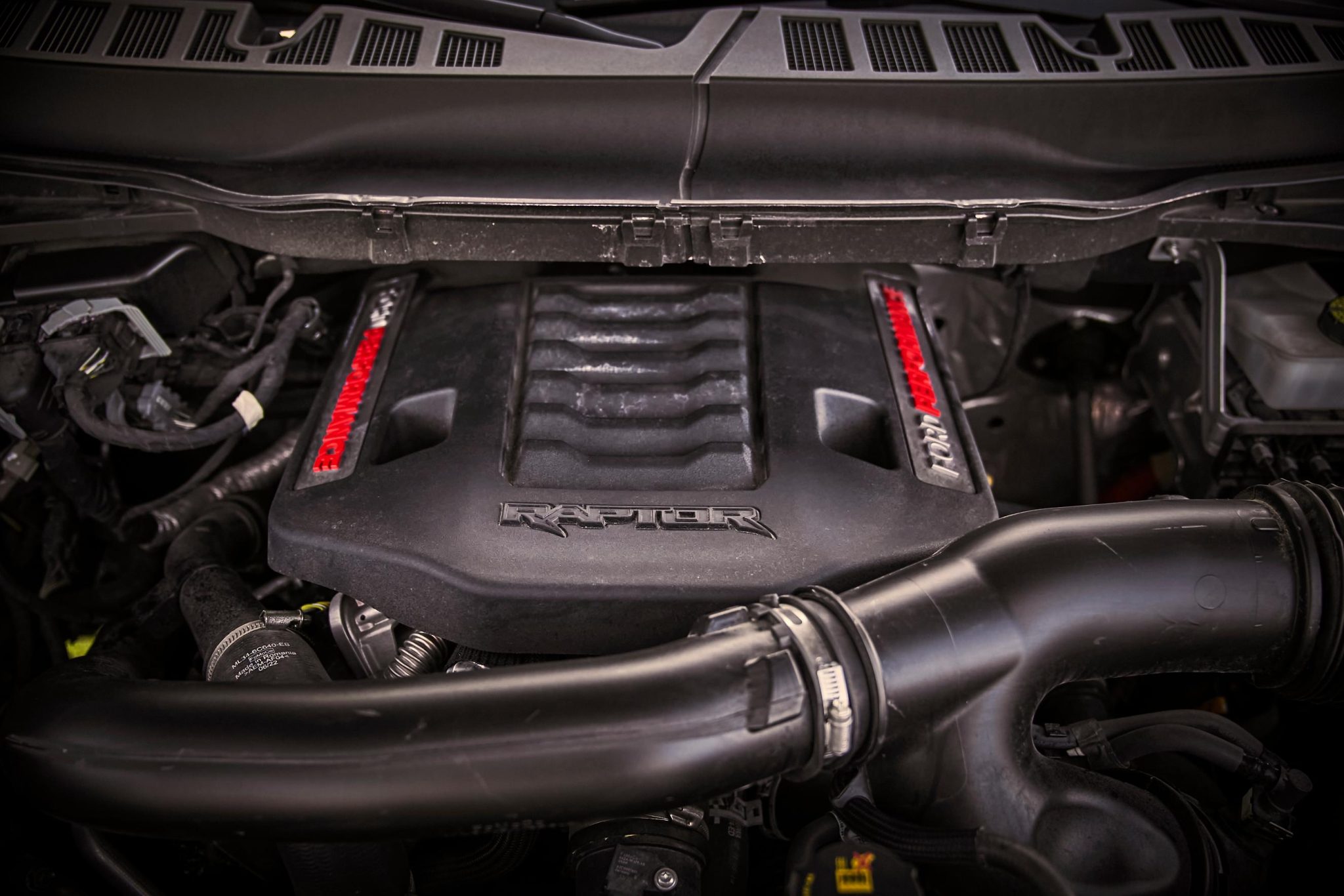 2022 Ford F-150 Raptor SuperCrew photo 16