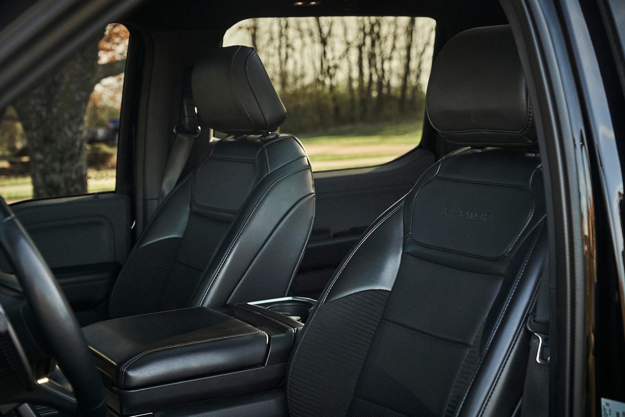 2022 Ford F-150 Raptor SuperCrew photo 21