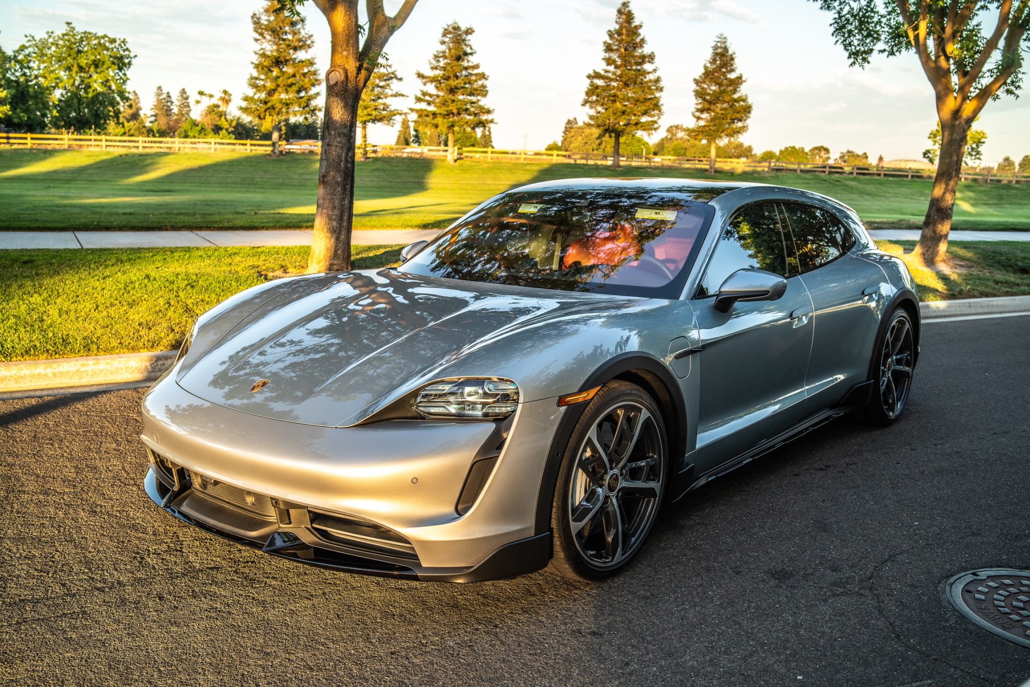 2022 Porsche Taycan Turbo Cross Turismo photo 4