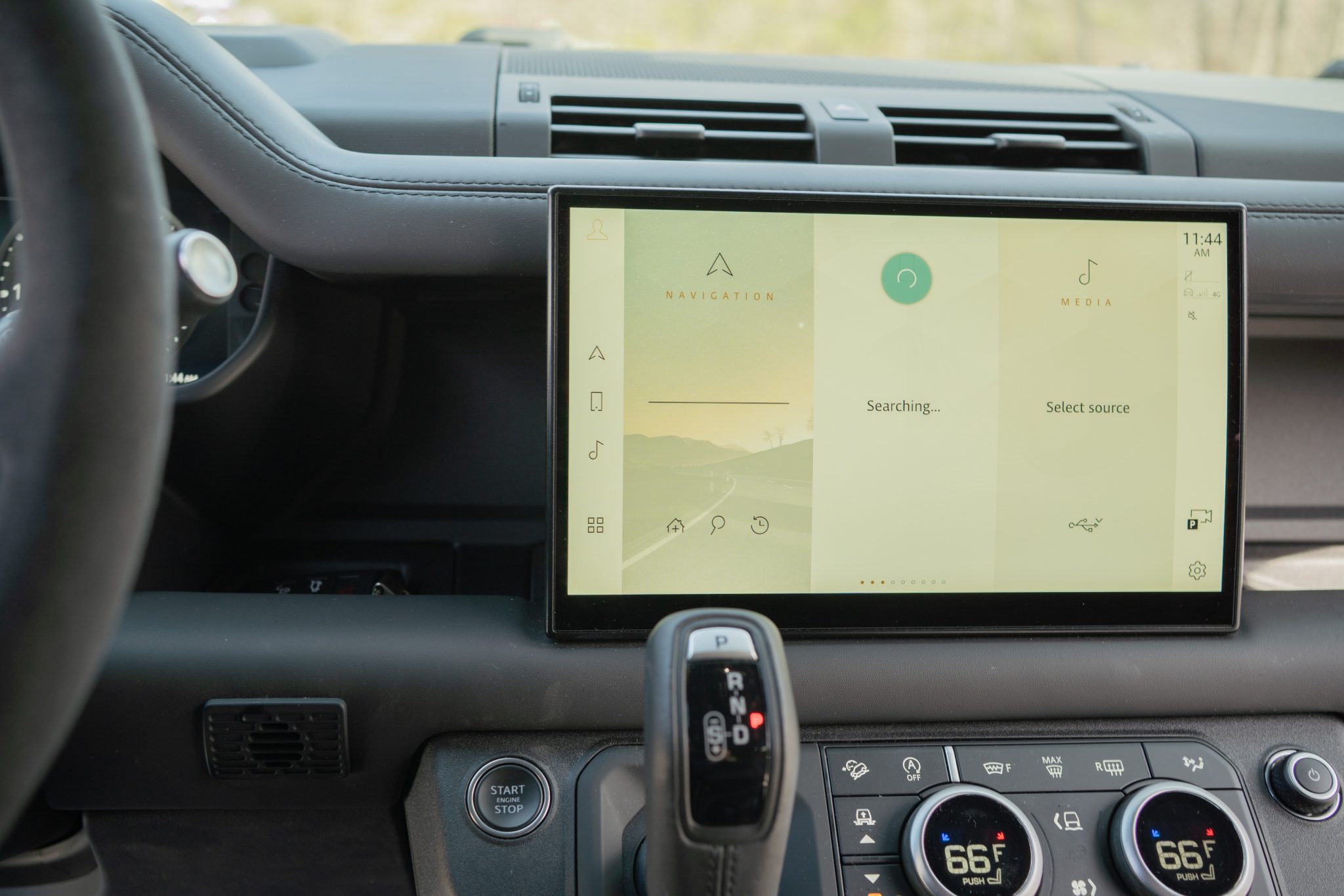 2023 Land Rover Defender 90 photo 11
