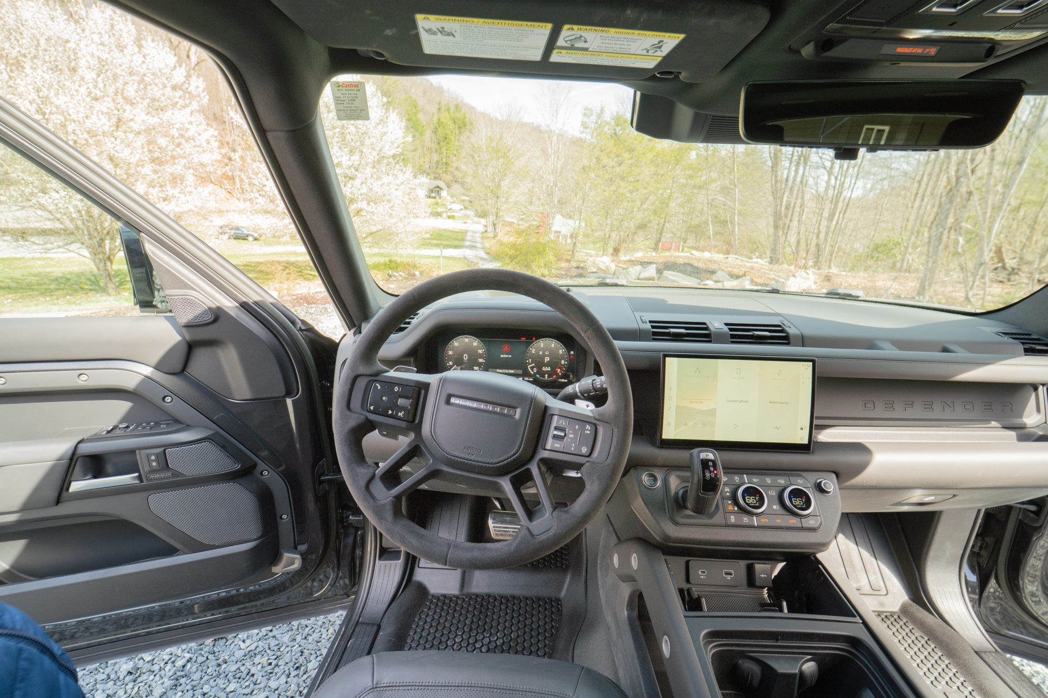 2023 Land Rover Defender 90 photo 23