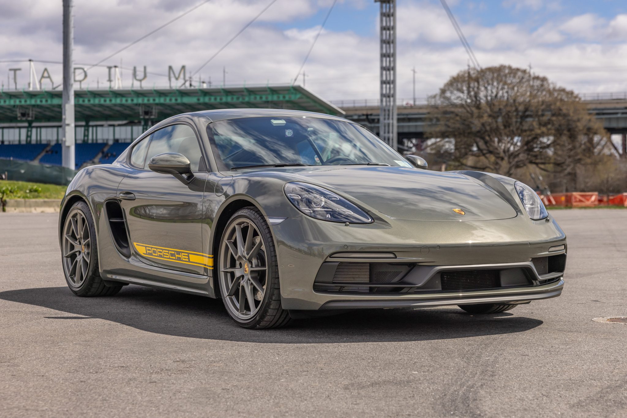 2023 Porsche 718 Cayman GTS 4.0 photo 2